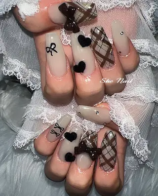 ネイル She   Nail所属・ISA_ BELLAのネイルデザイン