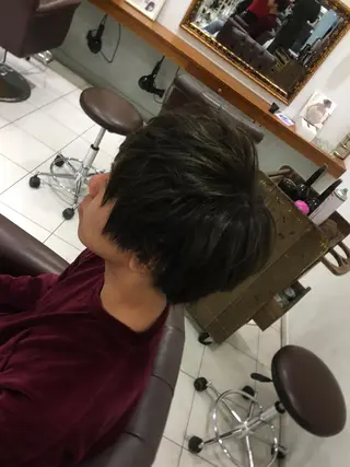 ショート メンズ ブリーチカラー🌈 嘉名 真樹のヘアスタイル