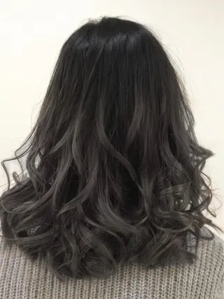 セミロング カラー ヘアアレンジ ハイトーン Arphyのヘアスタイル