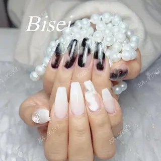 ネイル 🦋 Queenieのネイルデザイン