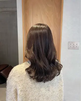 ミディアム カラー 土屋 愛海のヘアスタイル