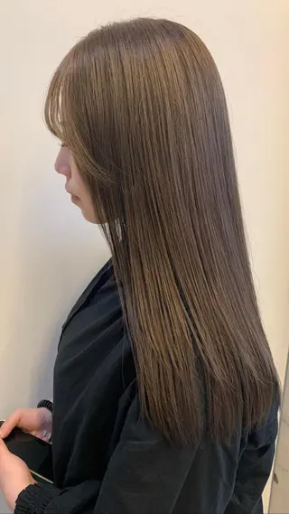 カラー 青柳 有咲のヘアスタイル