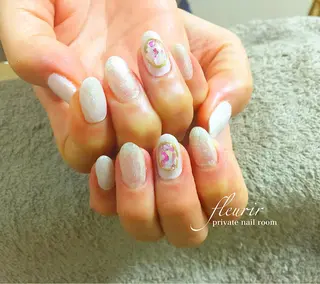 ミディアム ネイル フルリール 【プライベートサロンのネイルデザイン