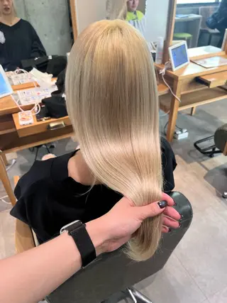 セミロング カラー オタク美容師🛍/ 酸性ストレート/艶髪のヘアスタイル