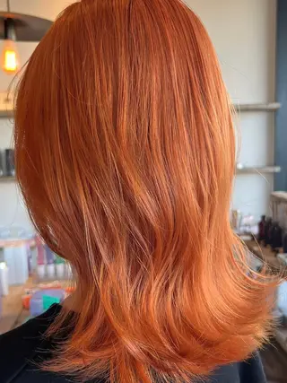 ミディアム 岸下 理緒のヘアスタイル