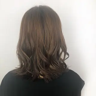 ミディアム カラー ベージュ/インナー カラー🤍Rieのヘアスタイル