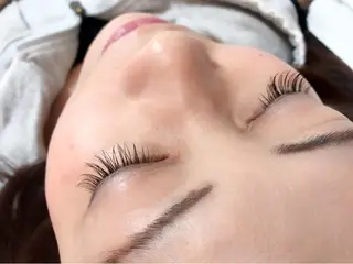 マツエク・マツパ 磧本 祐里恵のヘアスタイル