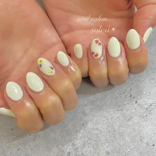 ネイル 粟津 美紀のネイルデザイン