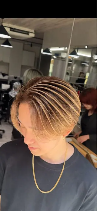 カラー メンズ シャドウ/フェザー パーマメンズりつきのヘアスタイル