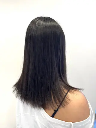 ミディアム パーマ 顔周りレイヤー／ 似合わせ／古津遼平のヘアスタイル