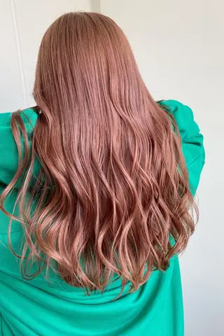 ロング 髪質改善カラー× 美髪ストレート前出のヘアスタイル