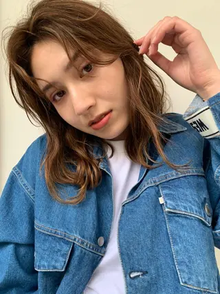 カラー パーマ ミディアム CEINE PATHのヘアスタイル