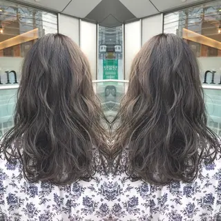 セミロング カラー 青木 茂樹⭐️ 透明感カラーのヘアスタイル