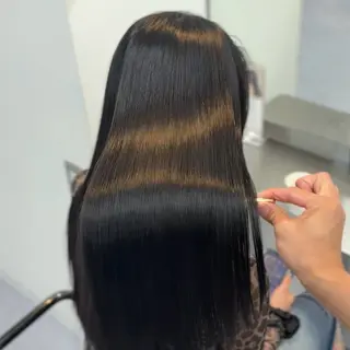 ロング 鍋田/ vivie/ 縮毛矯正／レイヤーのヘアスタイル