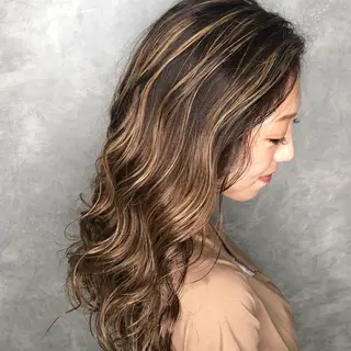 ロング カラー 井澤 和花のヘアスタイル