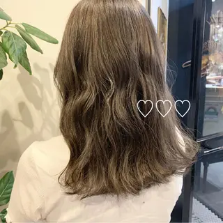 セミロング カラー うえの ももねのヘアスタイル