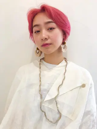 ショート カラー Loom.所属・村上雅人 ナチュラルモードのヘアスタイル