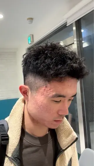 パーマ メンズ 山本 侑平のヘアスタイル