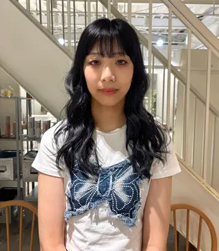 ロング カラー illatos サヤナのヘアスタイル