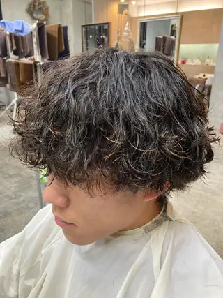 ショート パーマ メンズ 新田龍之輔 →メンズ／派手髪のヘアスタイル