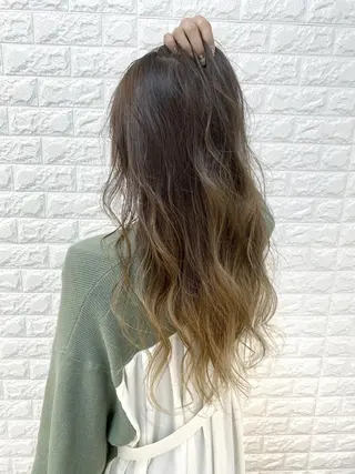 ロング 高木 麻知子のヘアスタイル