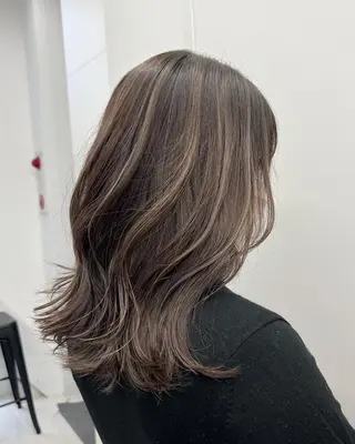 セミロング カラー 【公式】amble luxe池袋東口🩷のヘアスタイル