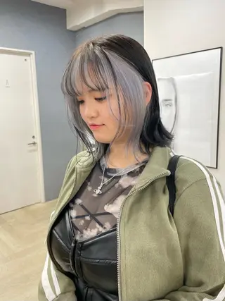 ミディアム カラー akane .のヘアスタイル