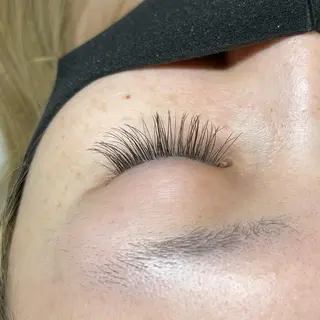 マツエク・マツパ ROW beaute所属・ROW beaute Sakiの眉毛・アイブロウイメージ