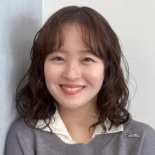 ショート パーマ manami/ レイヤー/小顔カットのヘアスタイル