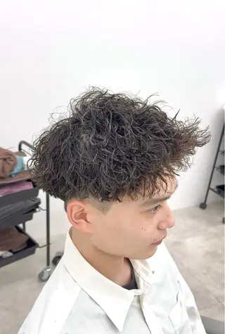 ショート パーマ メンズ 渡部 優輝のヘアスタイル