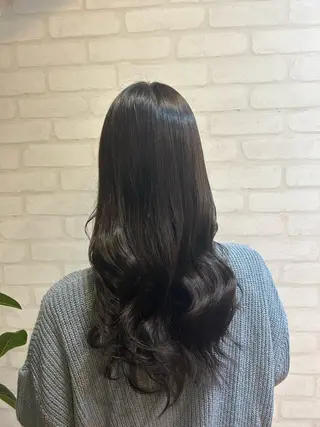 ロング 内田 有紗のヘアスタイル