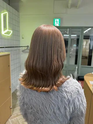 ミディアム カラー ベージュ/ダブルカラ ー/新潟駅/青柳萌果のヘアスタイル