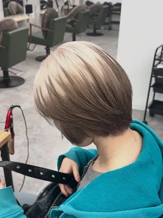 ショート カラー ブリーチ専門店MONIQA所属・ブリーチ特化 🌟たまき🌟のヘアスタイル