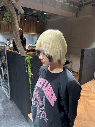 ショート カラー レイヤーブリーチ特化 ホワイト専門/岸のヘアスタイル
