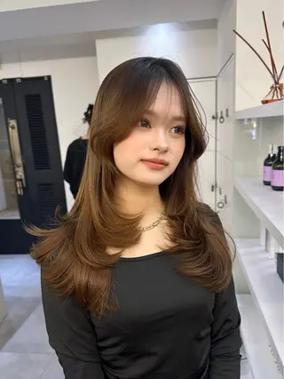 ミディアム AHNKISM所属・似合わせカット💎 トレンドレイヤーのヘアスタイル