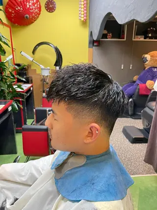 ショート メンズ デザインカラー🏝️ 須賀汐音のヘアスタイル