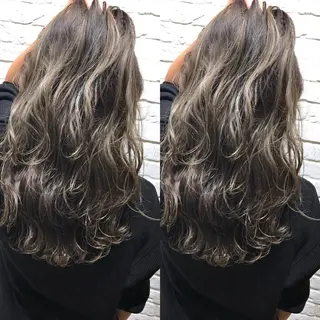 ロング カラー UMEDA FIGAROのヘアスタイル