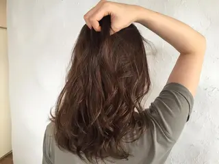 ミディアム カラー 伊藤 優希のヘアスタイル