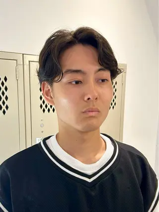 ミディアム メンズ エリ   メンズ パーマ 眉毛のヘアスタイル