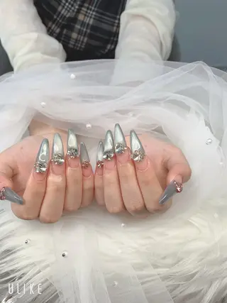 ネイル T. Leeのネイルデザイン