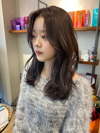 セミロング カラー ナチュラルヘア🫧 ナナミのヘアスタイル