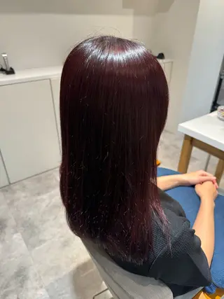 ミディアム 小泉 真緒のヘアスタイル