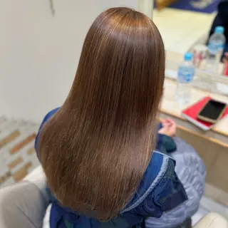 ロング Notoミルクティー グレージュカラーのヘアスタイル