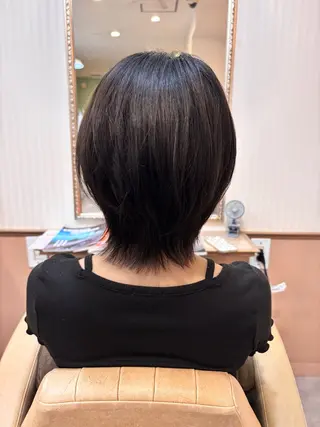 ショート シンセティックヘアデザイン所属・吉井 愛のヘアスタイル