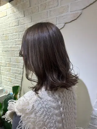 ミディアム カラー 赤星 さえのヘアスタイル