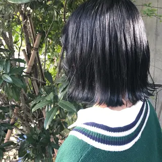 カラー ニシオカ タクヤのヘアスタイル