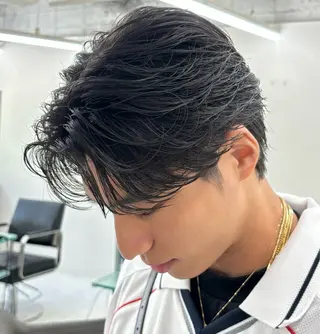 ミディアム パーマ メンズ era2d所属・マコト/心斎橋 メンズ専門店のヘアスタイル