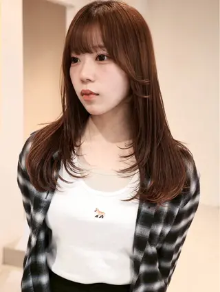 セミロング カラー (h)wim ウィムのヘアスタイル