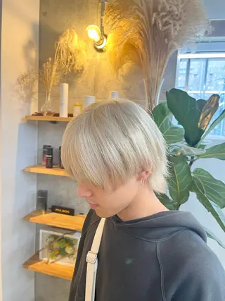 ミディアム カラー メンズ ハイトーンカラ ー/小川のヘアスタイル