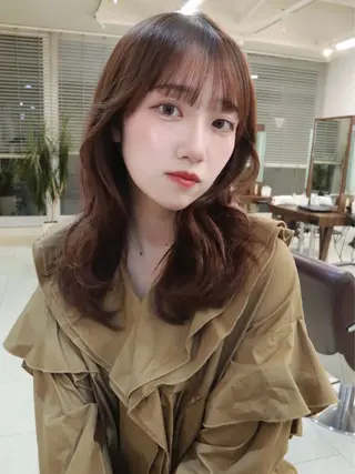 セミロング kchiara所属・yura /レイヤーカットのヘアスタイル